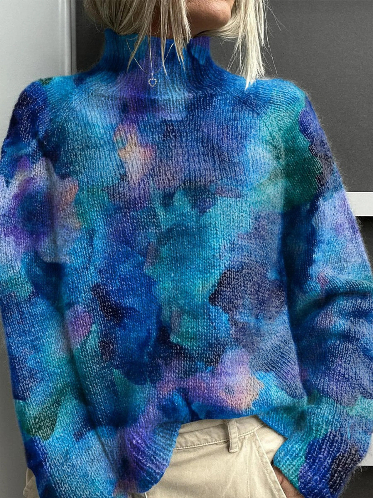 Abstrakcyjny wzór kwiatowy w akwareli, dzianinowy sweter z golfem