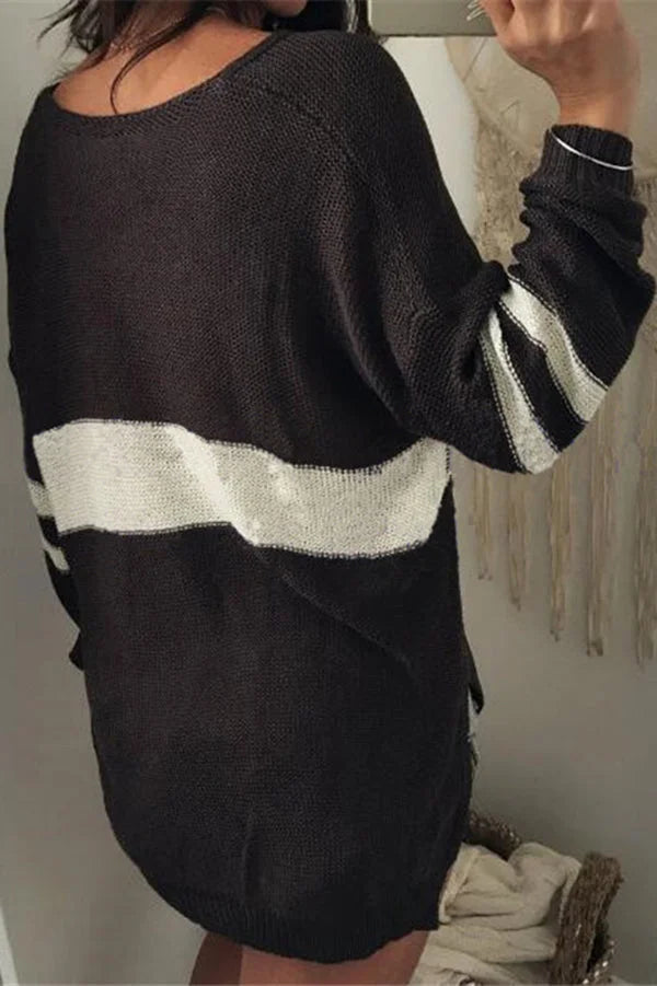 Modny sweter dziergany z długim rękawem w wzór patchworkowy z dekoltem w serek