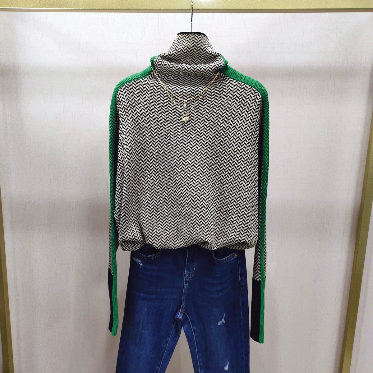 Jess Sweter z golfem